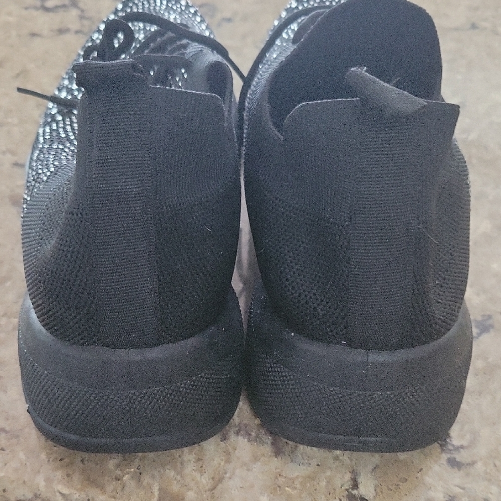 Rouge Helium Elegant Black Sneakers - Picture 4 of 7